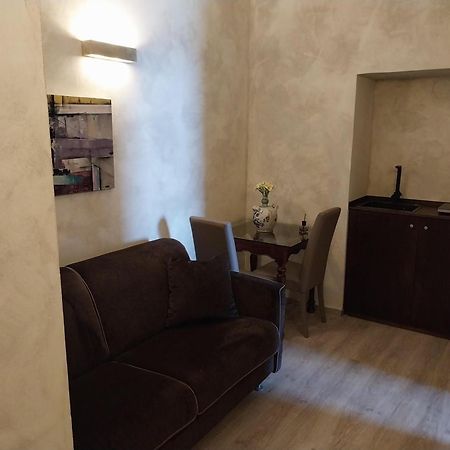 Affittacamere La Piazzetta أناني المظهر الخارجي الصورة