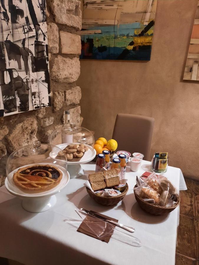 Affittacamere La Piazzetta أناني المظهر الخارجي الصورة