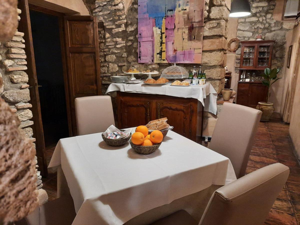 Affittacamere La Piazzetta أناني المظهر الخارجي الصورة