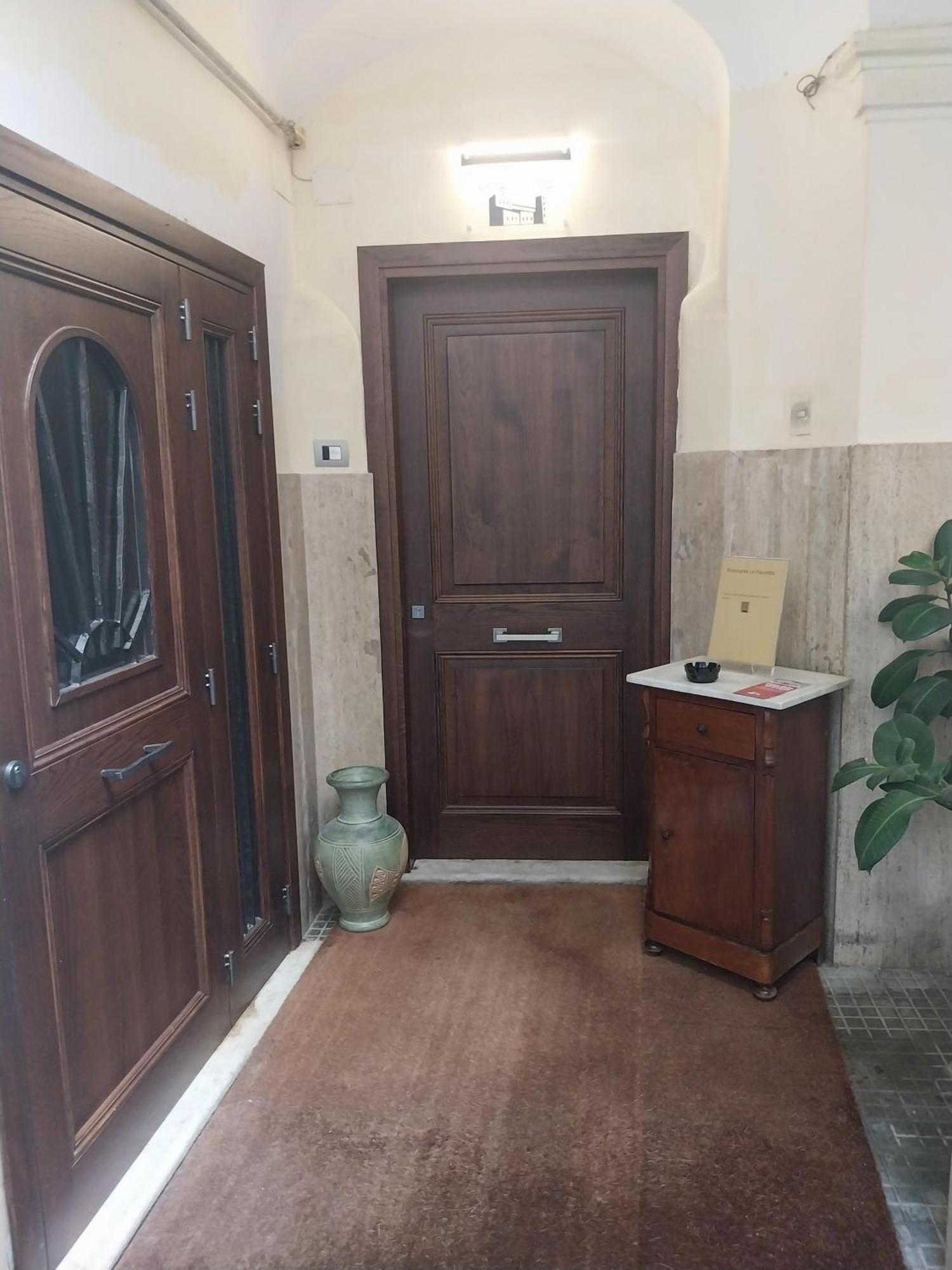 Affittacamere La Piazzetta أناني المظهر الخارجي الصورة